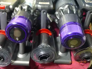 ダイソンSV18 本体は最新2025年製の未使用品 純正充電スタンド付