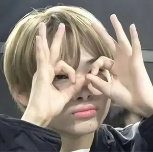 ① LeSserafim HOT 直筆サイン weverse 2回目 カズハ ① LeSserafim HOT 直筆サイン weverse 2回目 カズハ - メルカリ