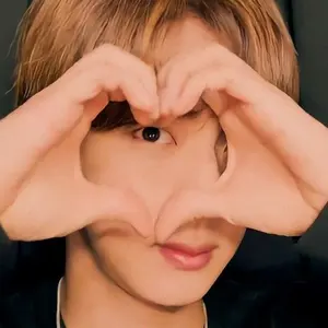 TXT ヨンジュン NO LABELS: PART 01 サイン入りポラロイド - メルカリ