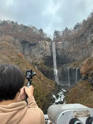 中国・景徳鎮様式の大型花瓶（山水図）です 中国・景徳鎮様式の大型花瓶（山水図）です - メルカリ