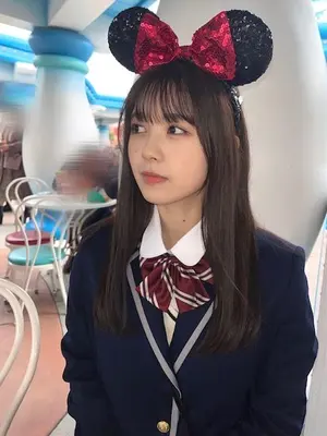 乃木坂46　生写真　筒井あやめ　2021年 写真）乃木坂46最年少メンバー・筒井あやめ、表紙＆グラビアで見せる