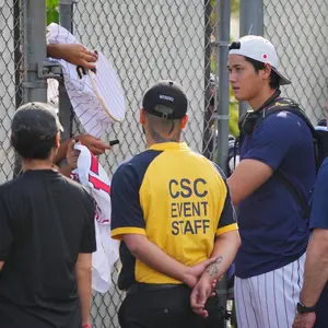 楽天イーグルス小郷裕哉選手直筆サイン入りユニフォーム 2026 沖縄