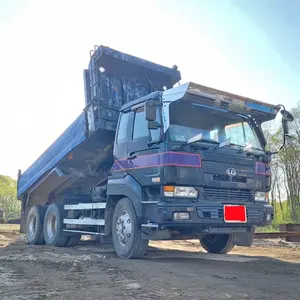 トミカ　スーパーグレート4軸ユニック車 トミカ スーパーグレート4軸ユニック車 - メルカリ