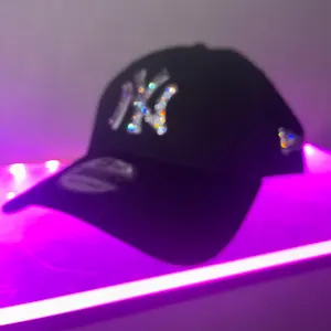 NEWERA 9FORTY スワロフスキー デコキャップ受付中！❤︎ - メルカリ