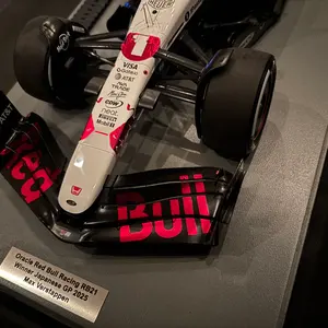 フェラーリF1 アートポスター 額装品アランプロスト直筆サイン入り