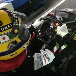 角田選手ホンダレーシング 2023年モデルのレプリカアライGP 6S