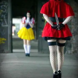 ジブリパーク限定　ポニョのクラゲ　ピアス　HARIOランプワークファクトリー ジブリパーク限定 ポニョのクラゲ ピアス - メルカリ