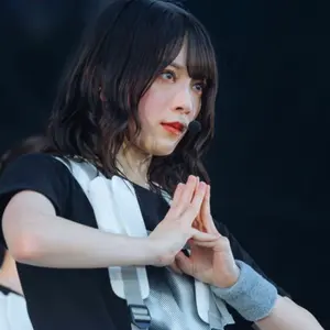 乃木フェス 筒井あやめ 直筆サイン入り新春メタルチャーム・プリント