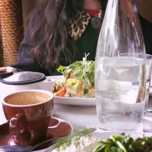 AkihiroWoodworks デザイナー掛け時計センダンムクロジベニタブ - メルカリ