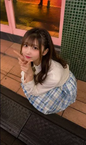 く*り様 本物au スマホ エーユー携帯電話 女子 ポロ 制服キャンペーン