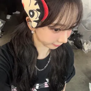 aespa ミラー付きポーチ カリナ トレカ付き - メルカリ