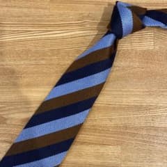 【アクアスキュータム】美品　シルクネクタイのサムネイル