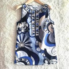 EMILIO PUCCI ノースリーブ　ブラウス　幾何学　青系 EMILIO PUCCI ノースリーブ ブラウス 幾何学 青系 - メルカリ