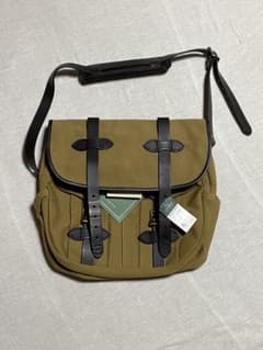 FILSON カーキ ダブルバックルバッグ 中型 - メルカリ
