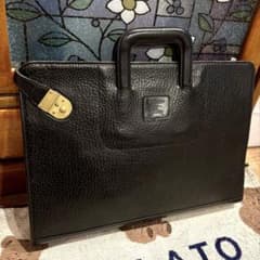 美品◾️バーバリー ブラックレザー ビジネスバッグ 鍵付きのサムネイル