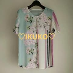 IKUKO 半袖ブラウス 花柄 ストライプ Mサイズのサムネイル