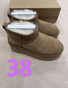 UGG CLASSIC ULTRA MINI PLATFORM 厚底ブーツのサムネイル