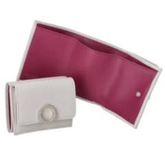 BVLGARI ⭐︎ 三つ折り財布のサムネイル