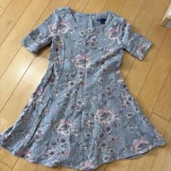 グレー系花柄 半袖ワンピース Mサイズのサムネイル