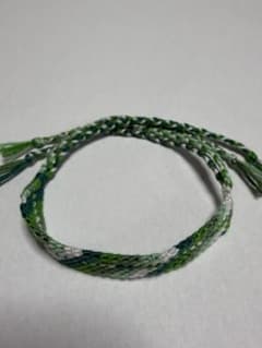 グリーン系 ミサンガ ハンドメイド 緑×白 ブレスレット・アンクレットのサムネイル