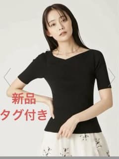 新品タグ付き　フレイアイディー　タックドレープデコルテリブニットのサムネイル