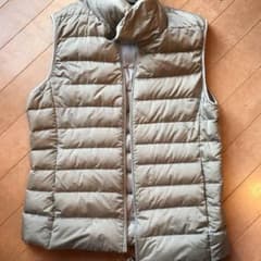 UNIQLO ユニクロ ウルトラライトダウンベストのサムネイル