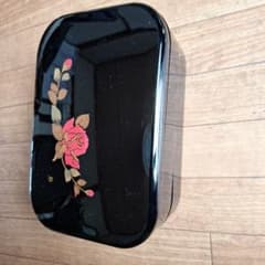 コシノジュンコの漆塗り重箱のサムネイル