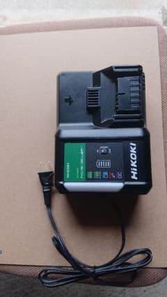 HiKOKIハイコーキ(日立工機)急速充電器
新品、未使用セットバラシ品です。のサムネイル