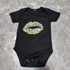 ベビー ロンパース ヒョウ柄 リップ柄 黒のサムネイル
