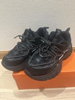 FILA スニーカー ブラックのサムネイル