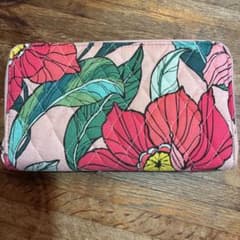 Vera Bradley 花柄キルティング長財布のサムネイル