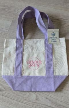 Trader Joe'sトートバッグ色パープル シール付きのサムネイル