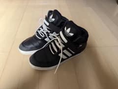 adidas ハイカットスニーカー 黒/白のサムネイル