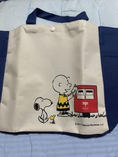 SNOOPYトートバッグとスリージップポーチのサムネイル
