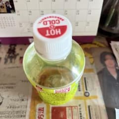 空のペットボトルのサムネイル