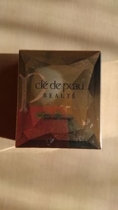 クレドポーボーテ フェイスパウダーのサムネイル