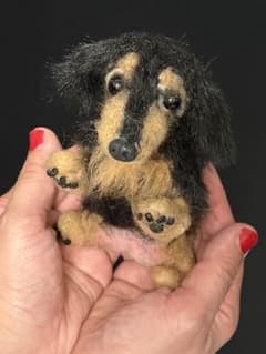 手のひらサイズ✨リアルハンドメイド 羊毛フェルト ダックスフンドのサムネイル