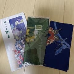 3枚490円！！ハンカチ　蝶と花のデザインのサムネイル