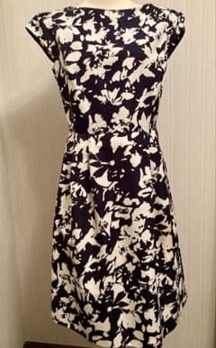 BARNEYS NEWYORK 花柄ひざ丈ワンピースのサムネイル