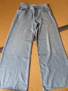 UNIQLO JEANS ワイドレッグ デニムパンツ ライトブルーのサムネイル