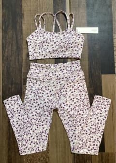 極美　emmi エミヨガ　ヨガウェア　小花柄薄ピンク　M