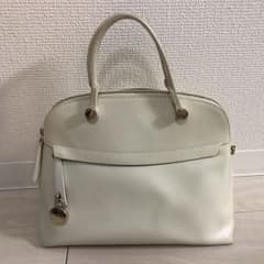 【最終値下げ！】フルラ FURLA パイパー  ホワイトのサムネイル