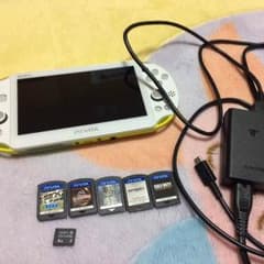 ps vita 8GBメモリーカード 5つソフト付きのサムネイル