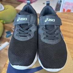 ASICS ブラック スニーカーのサムネイル