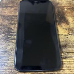 Apple iPhone 11 ブラック128GBのサムネイル