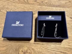 【未使用・箱付】SWAROVSKI スワロフスキー ドロップピアス ロングのサムネイル