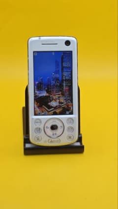 docomo FOMA D902i Mitsubishi Feature Phone (White)