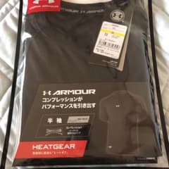 アンダーシャツ　アンダーアーマー　半袖　黒のサムネイル