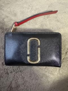 Marc Jacobs 二つ折り財布 黒 赤のサムネイル