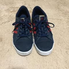 adidas originals スニーカーのサムネイル